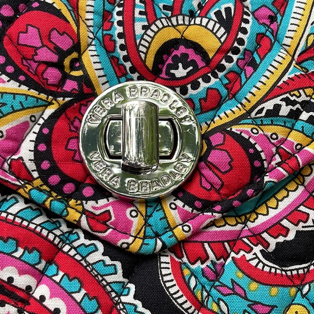 🌺 VERA BRADLEY; Beautiful Unique Floral Design Wristlet w/Zippered Pouch NICE!! - Picture 14 of 14